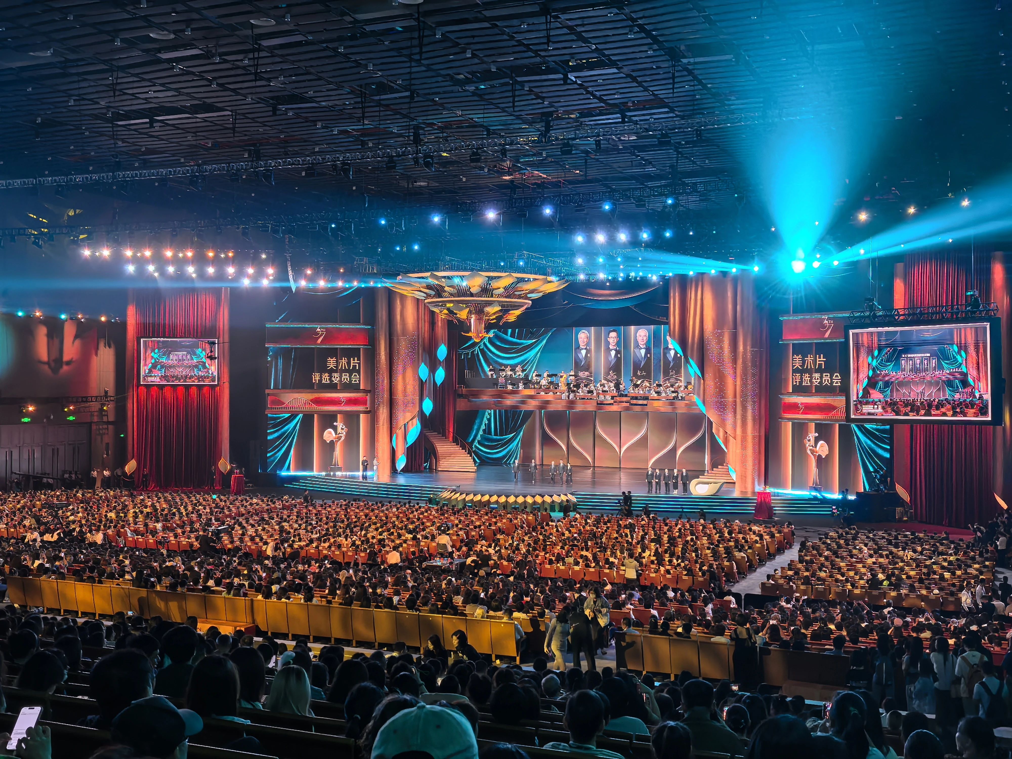 金鸡报晓 唱响鹭岛｜VK助力中国金鸡百花电影节